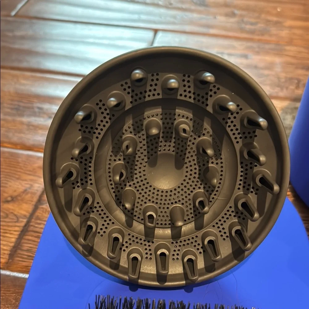 Dyson Blue and Pink Long Barrel Air Wrap with additional accessories - Picture 2 of 6